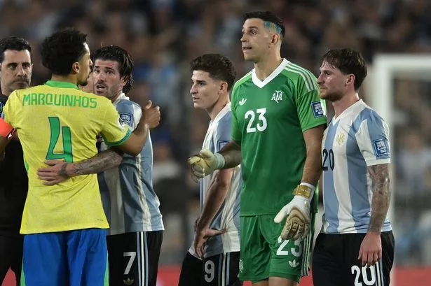 Emi Martinez goes opposite route to Argentina boss with antics aimed at Brazil star
