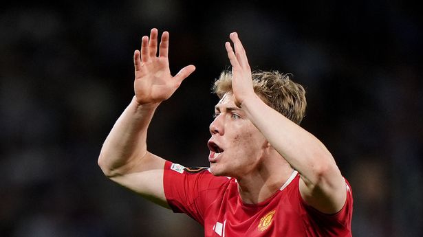 Rasmus Hojlund’s rocky relationship with Man Utd team-mate that led to Bruno Fernandes row