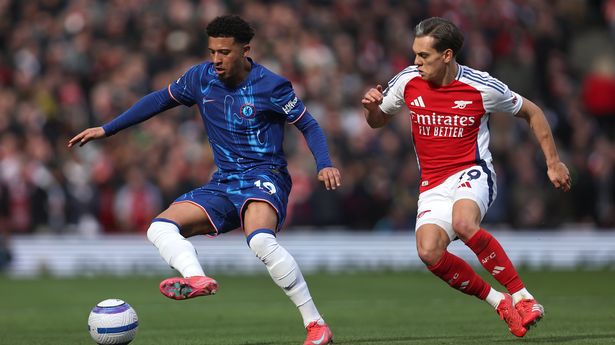 Jadon Sancho told ‘he can’t stay at Chelsea’ as costly Man Utd option emerges