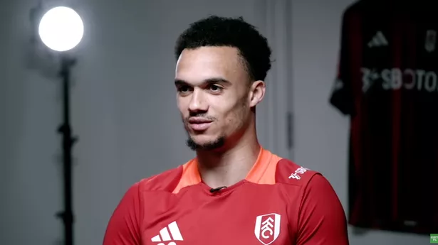 Fulham star Antonee Robinson responds to Liverpool transfer https://www.mirror.co.uk/sport/football/news/fulham-antonee-robinson-liverpool-transfer-34853252s and makes family admission