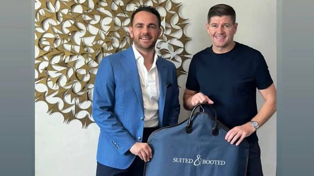 Steven Gerrard picture has fans convinced Liverpool legend is close to managerial return