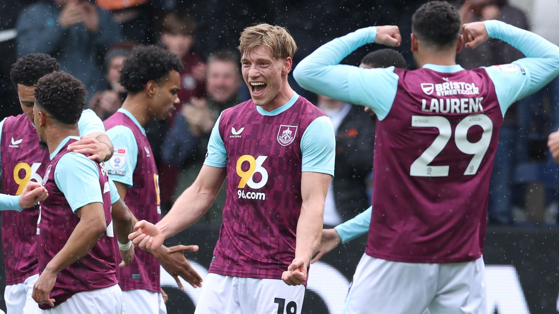 Flemming free-kick sees Burnley maintain promotion pace