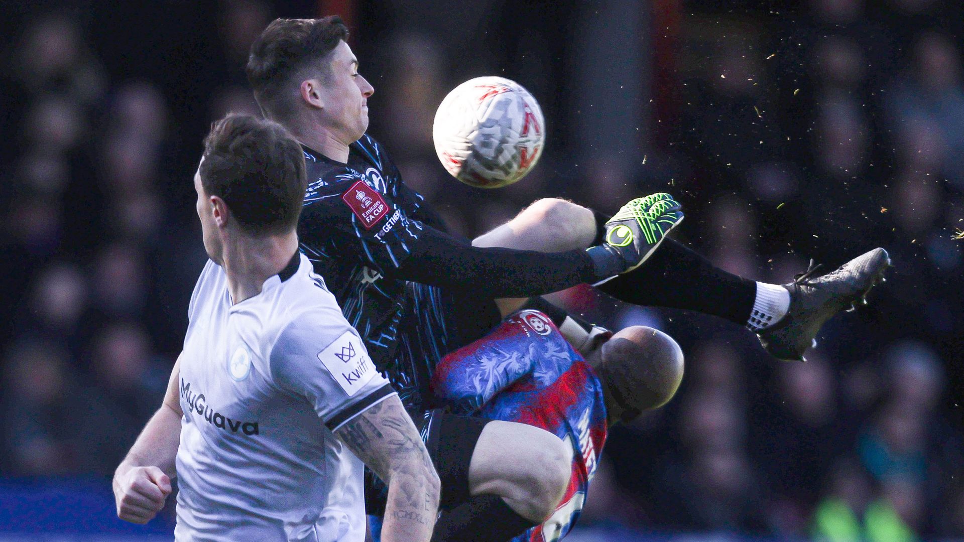 Millwall fans applaud in apparent support of Roberts after Mateta foul