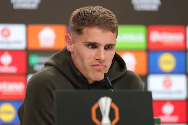 Spurs star Micky van de Ven picks side amid major Ange Postecoglou debate