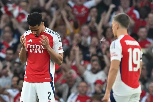 Arsenal fans make feelings clear on star’s ‘stupidity’ and demand change for PSG second leg