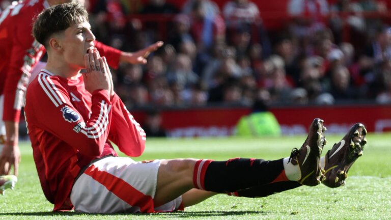 Man Utd hold City in drab derby draw