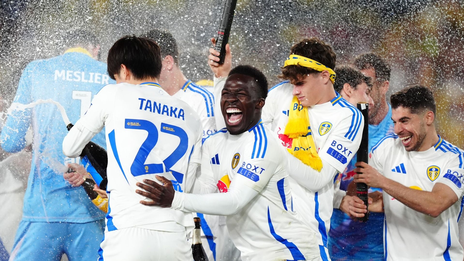 Leeds close in on Championship title with Bristol City thrashing