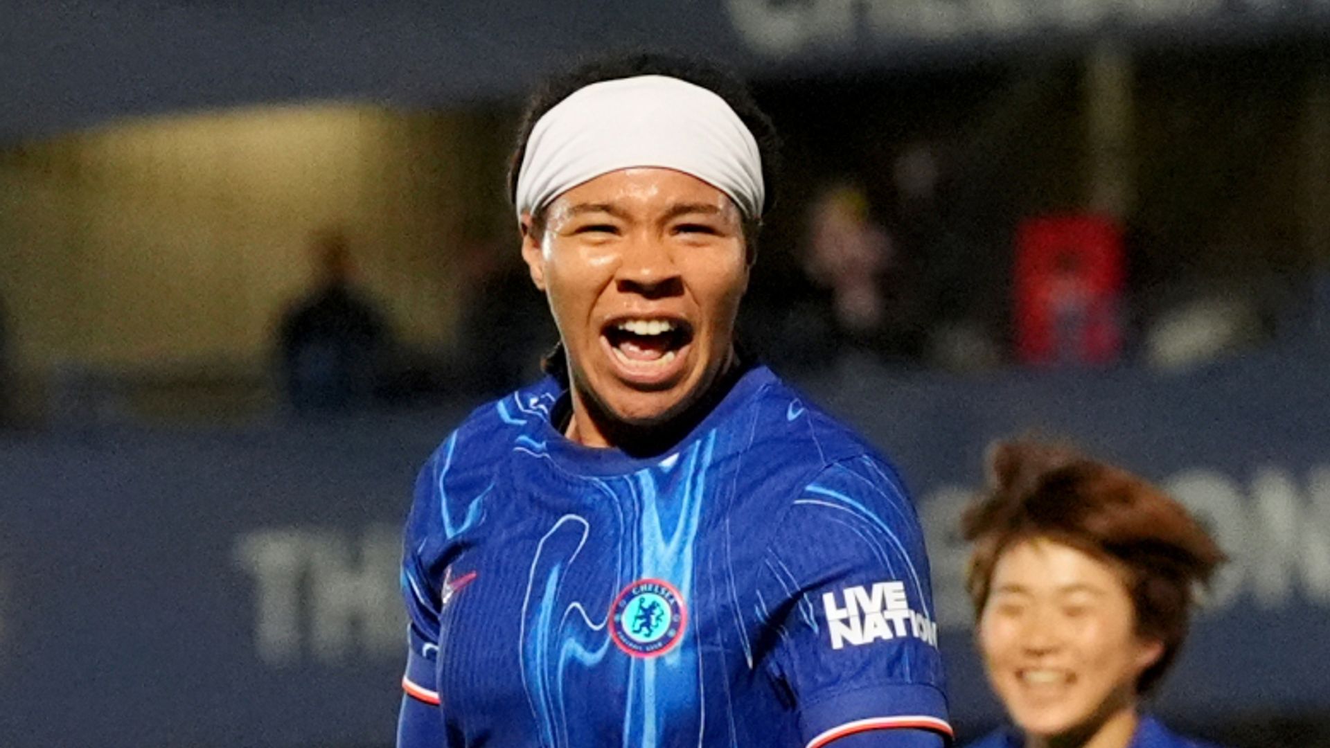 Chelsea thrash rock-bottom Palace to close in on WSL title