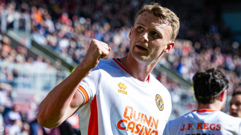 Dalby’s header earns Dundee United win over 10-player Hearts