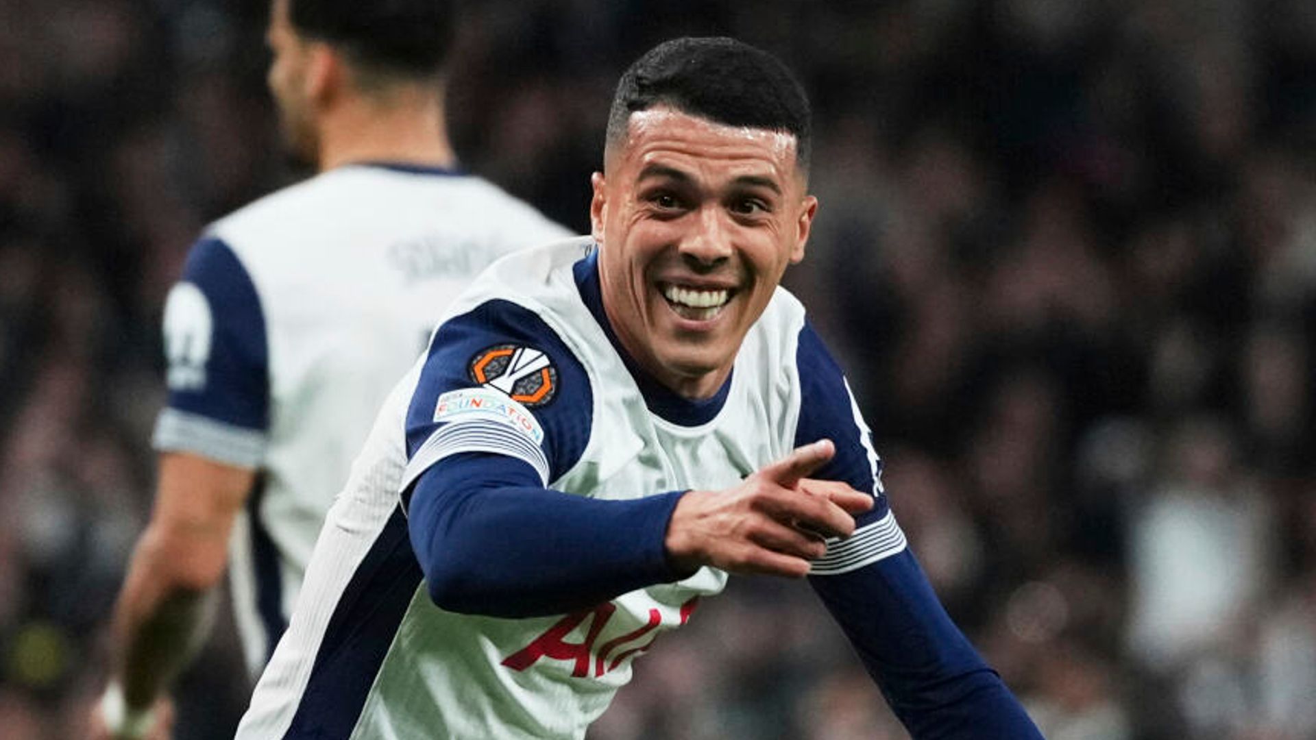 Porro brilliance keeps Spurs' Europa League dream alive