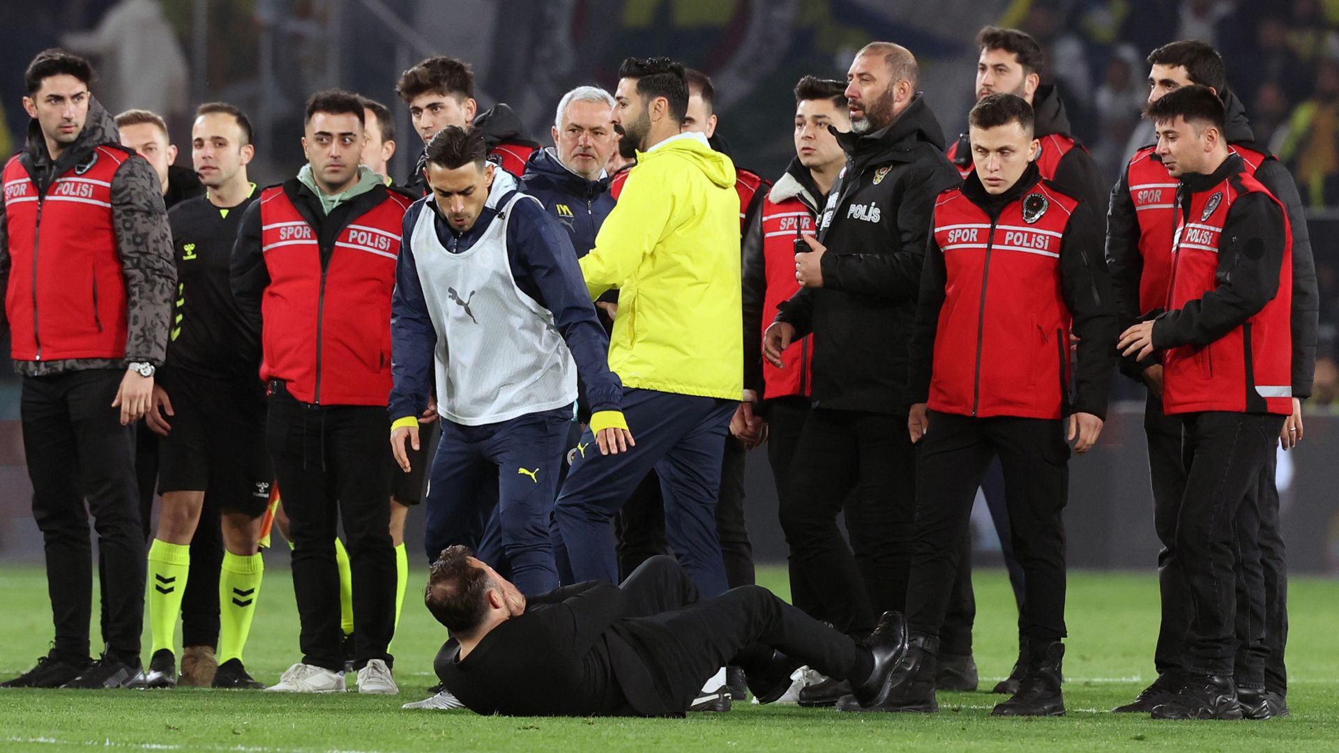 Mourinho banned for three matches for bust-up with Galatasaray boss