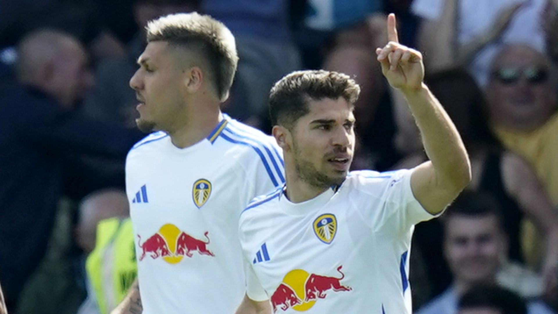 Leeds back on top of Championship after beating Preston