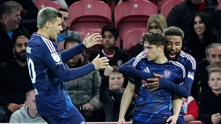 Leeds beat Boro to return top of Championship