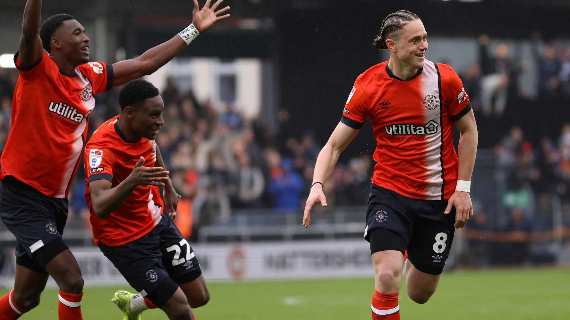 Defiant Luton see off Bristol City