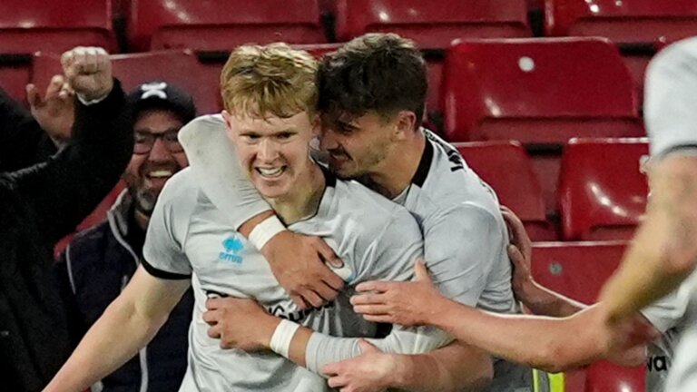 Millwall strike blow to Sheff Utd’s promotion hopes