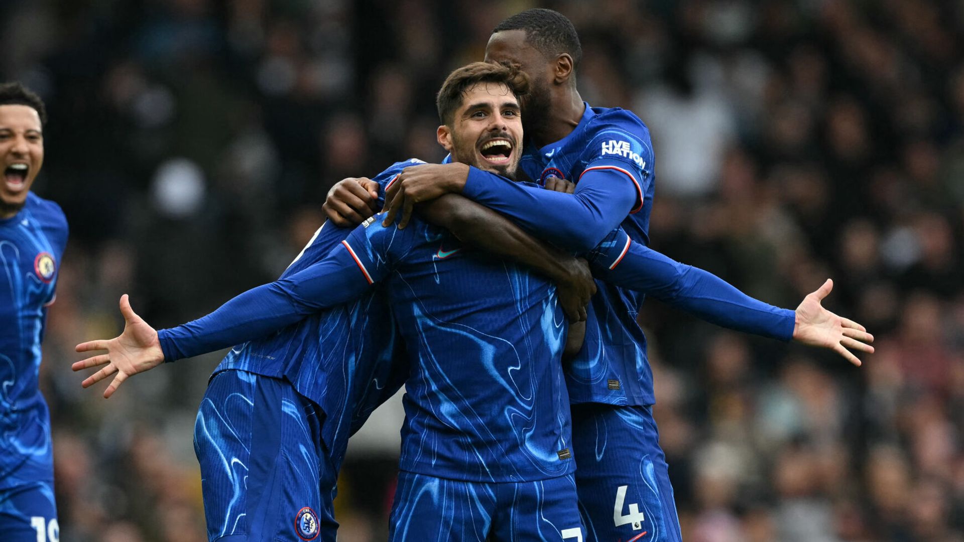 Chelsea reignite CL hopes with late comeback victory at Fulham