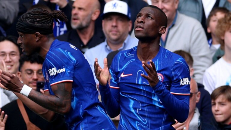 Jackson returns to form as Chelsea strengthen CL credentials