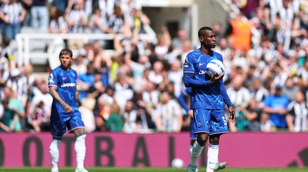 Premier League issue explanation as Chelsea star sent off after elbowing Newcastle man