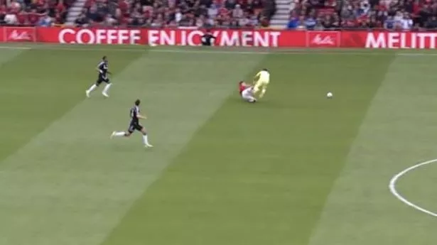 Premier League issue statement as Emi Martinez sent off vs Man Utd