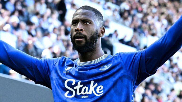 Fulham blow another lead as Everton deal damaging defeat