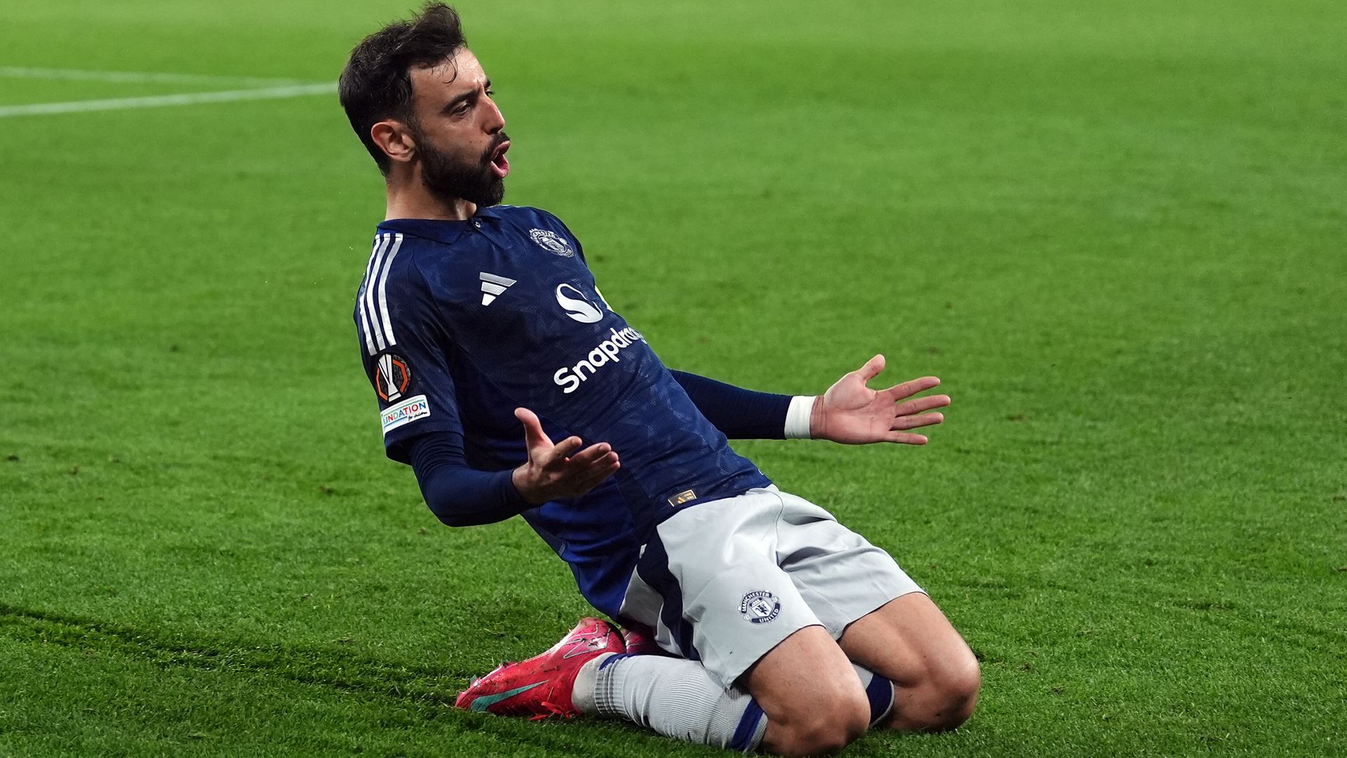 Fernandes double gives Man Utd commanding lead over Athletic Club