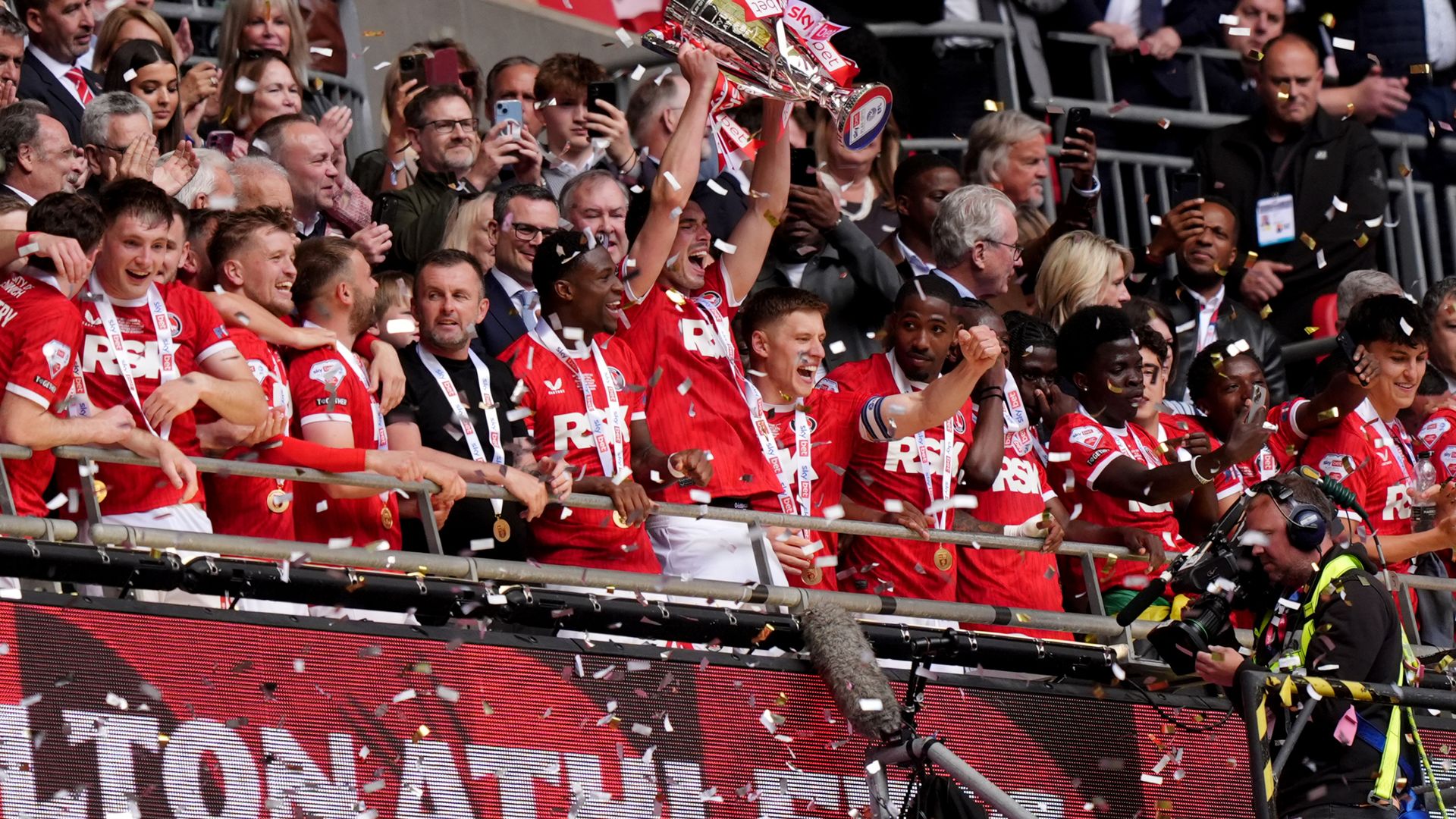 Charlton beat Orient at Wembley to seal promotion to Championship