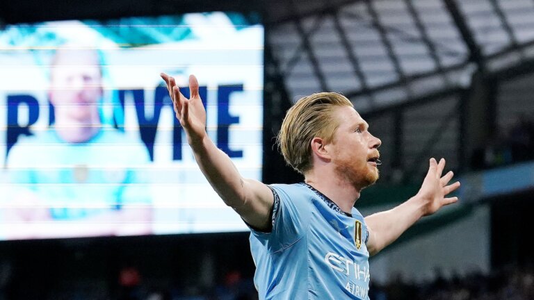 Should Man City have kept KDB on? Carra and Micah disagree…
