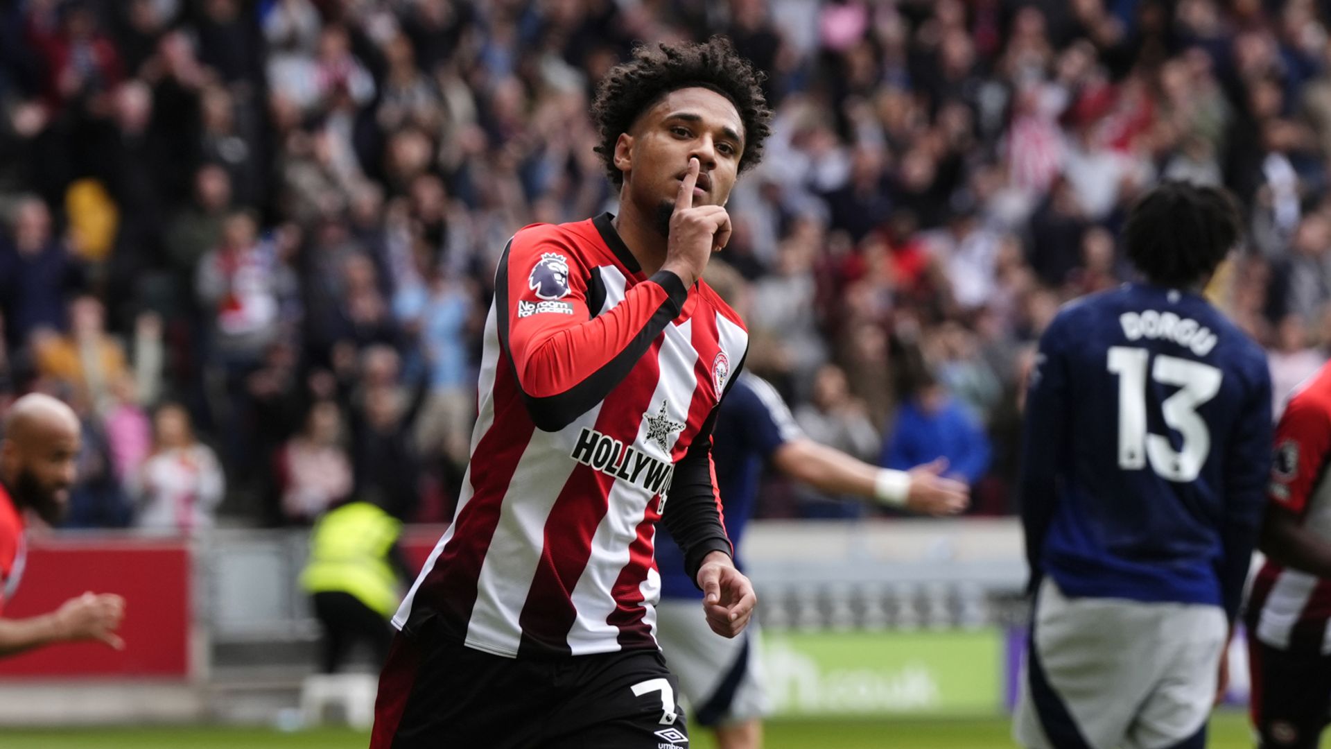 European hopefuls Brentford beat Man Utd in seven-goal thriller