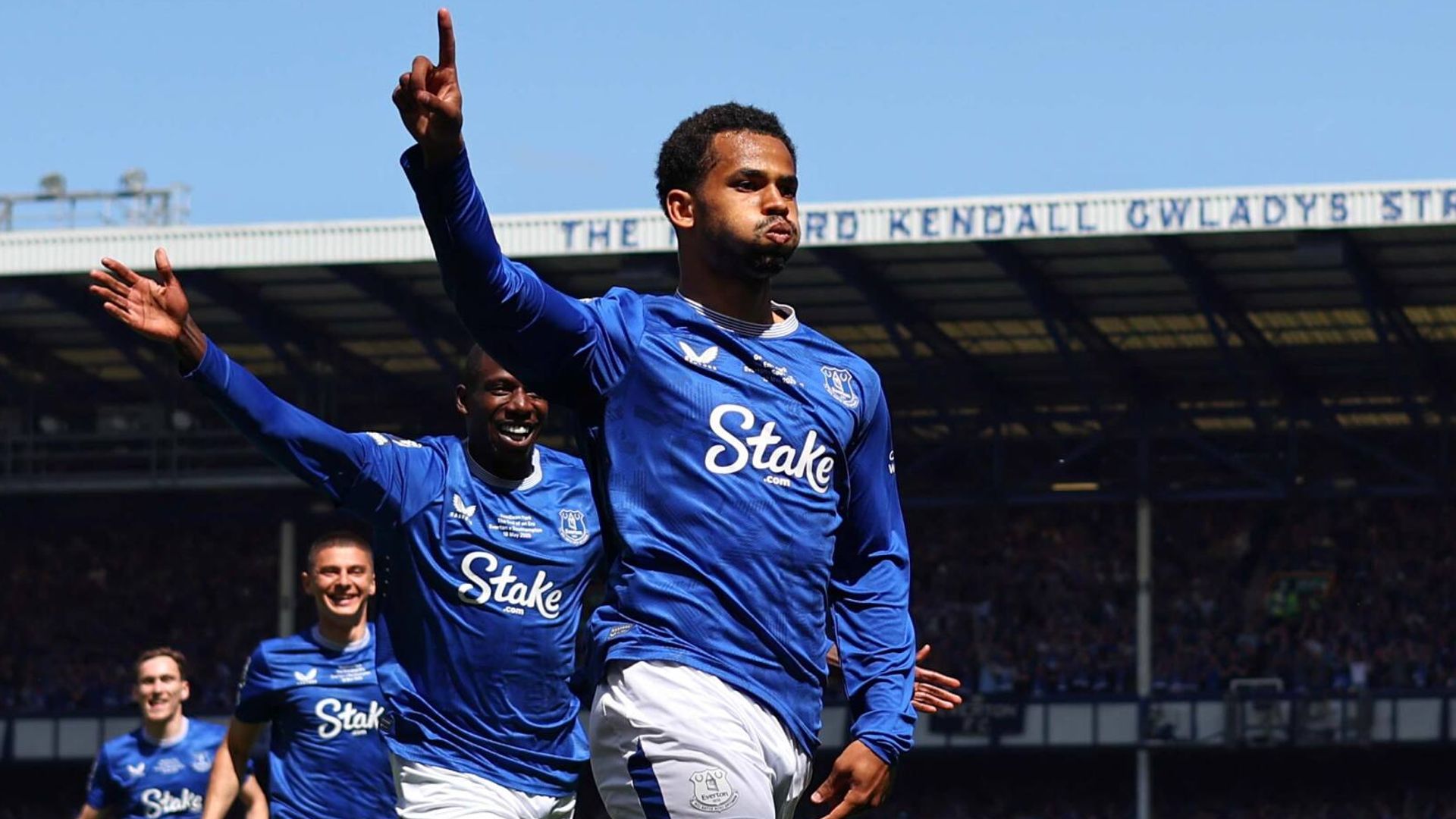 Everton give Goodison Park perfect send-off with win over Saints