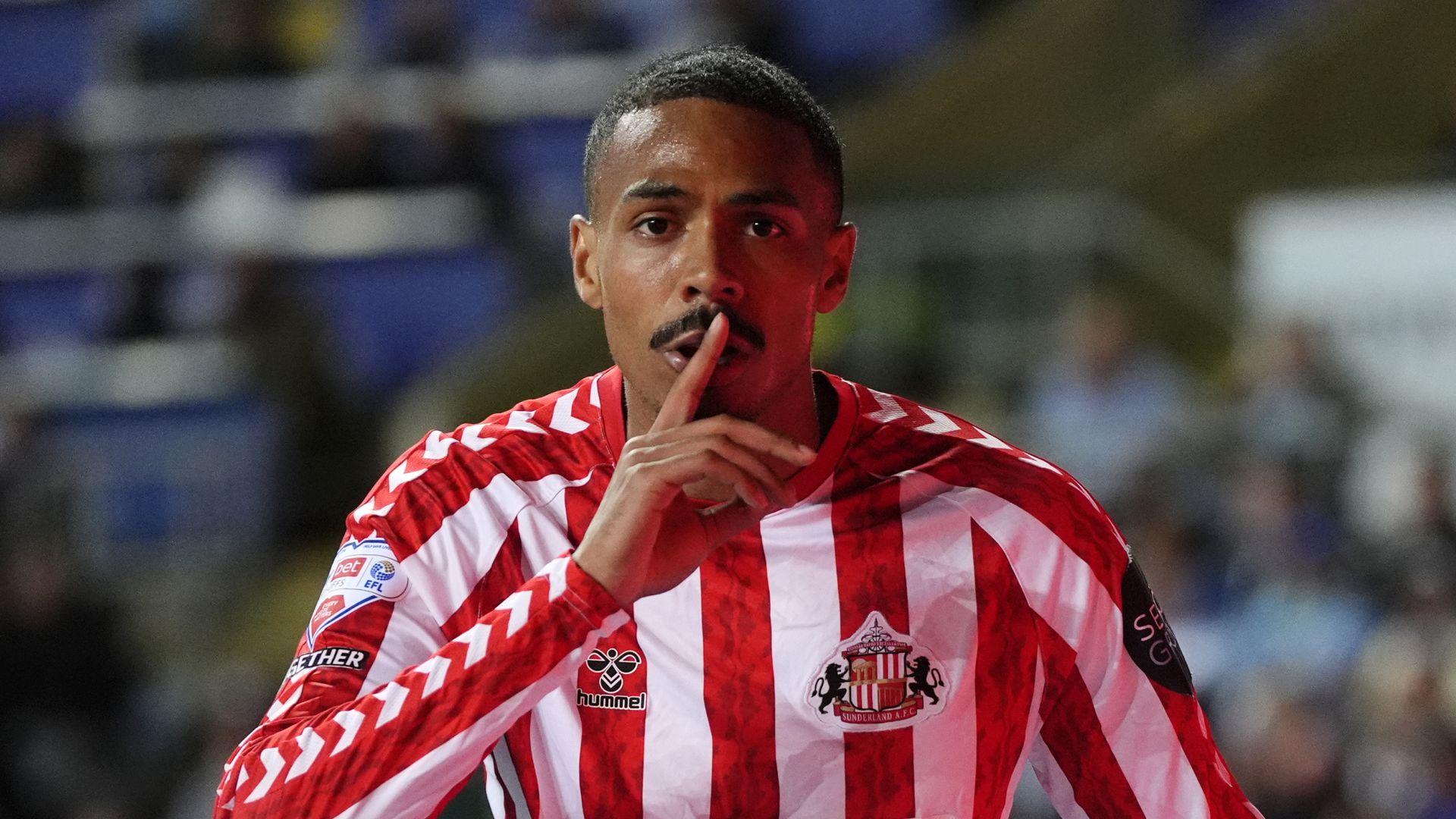 Late Coventry howler gives Sunderland advantage in play-off tie