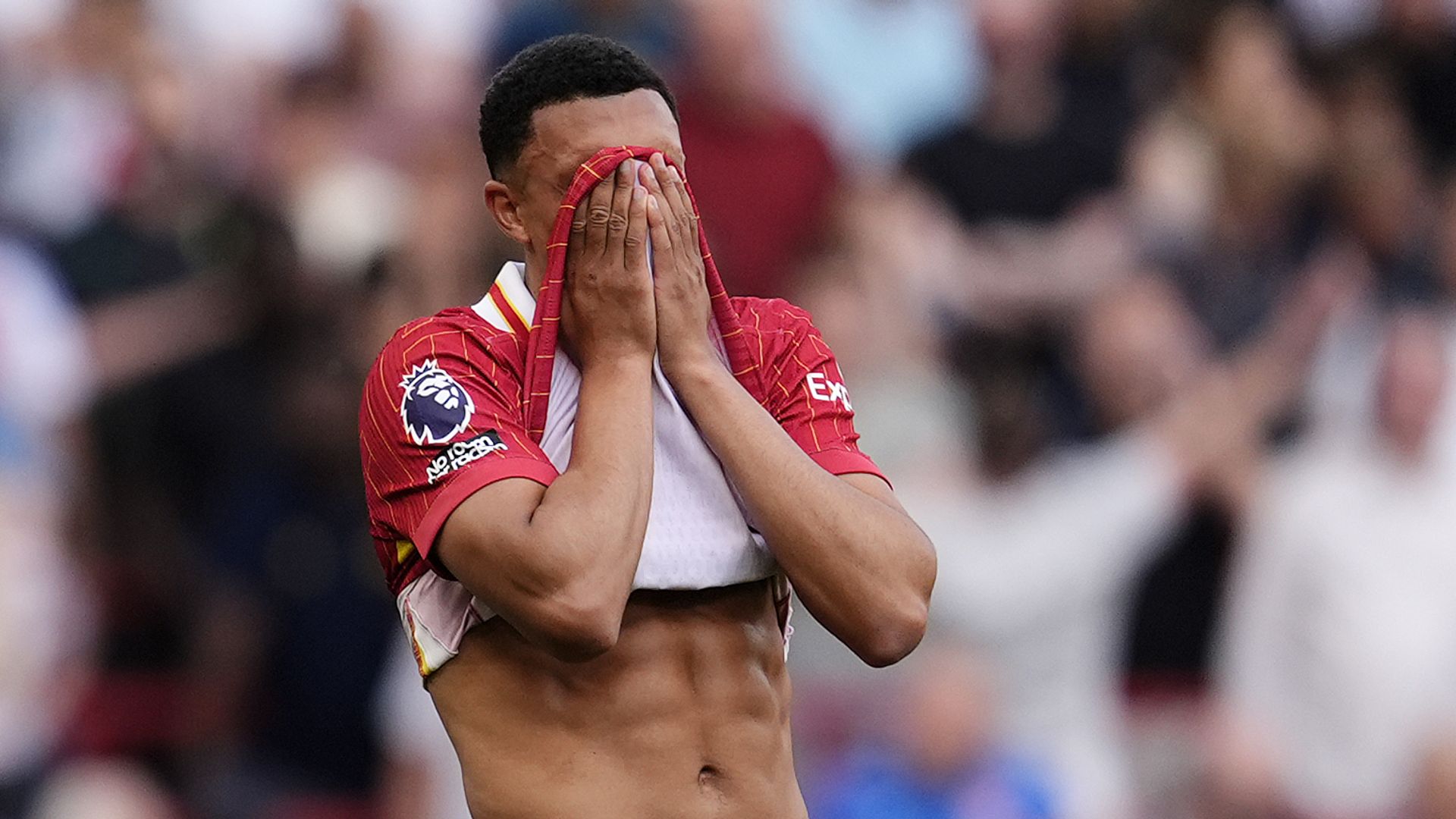 'Not for me' - Carragher unhappy with Alexander-Arnold booing