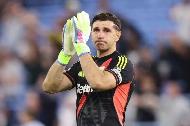 Chelsea join Man Utd in £45m Emiliano Martinez race as star’s preference emerges