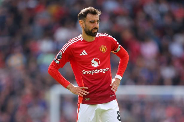 Bruno Fernandes sends five-word message to PSG stars amid Man Utd transfer exit talks