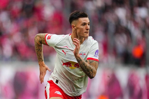 Arsenal news: Benjamin Sesko talks held as Gunners lead Man Utd in defender race