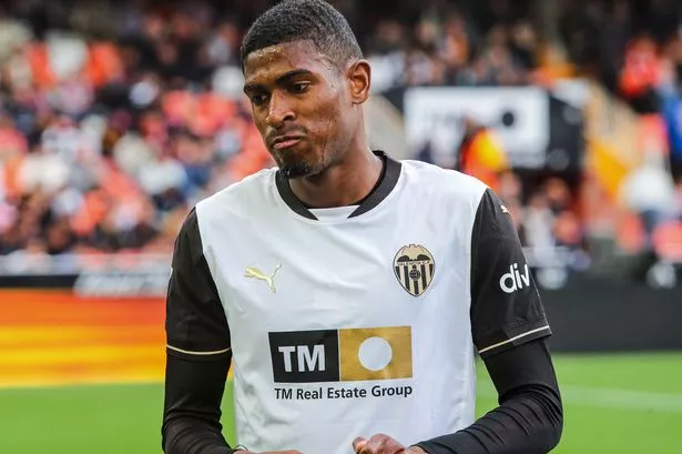 Arsenal target says YES to transfer as two Premier League rivals blown away