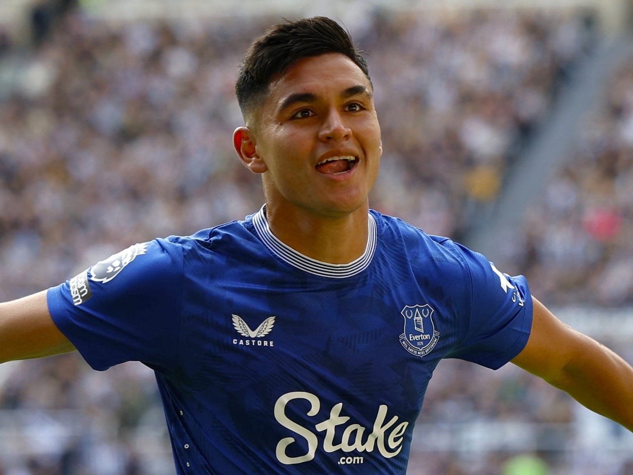 Charly Alcaraz's Everton contract length, transfer fee revealed as David Moyes completes first summer signing