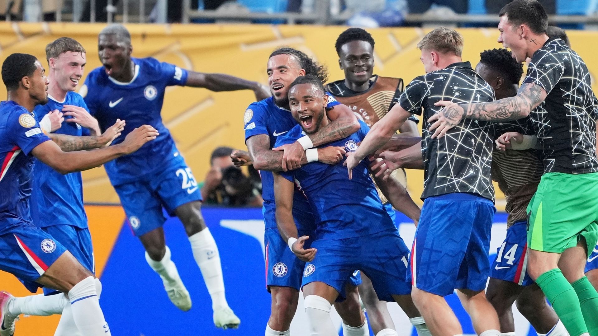 Chelsea see off 10-player Benfica after two-hour weather delay