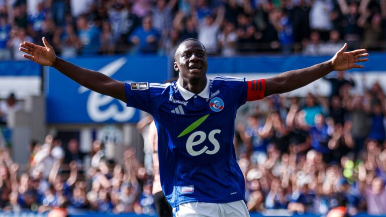 Sunderland agree £30m club-record deal for midfielder Diarra