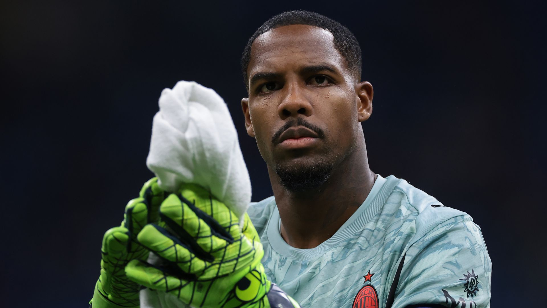 Chelsea target AC Milan goalkeeper Maignan