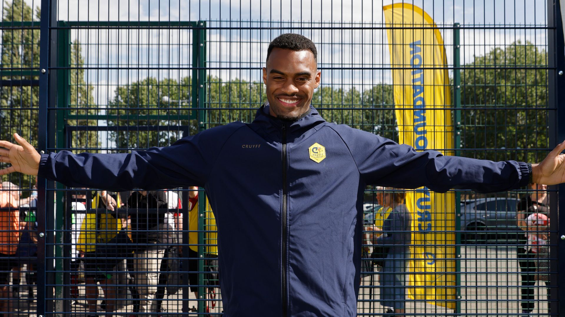 Gravenberch opens Cruyff Court in Liverpool