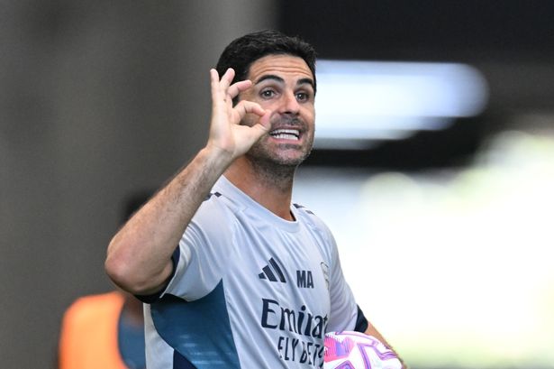 Arsenal star offered immediate escape route after refusing to sign new contract