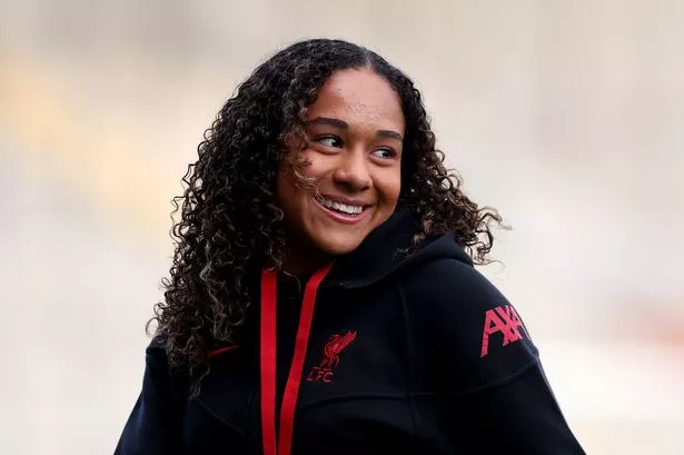 Arsenal make statement and agree world record transfer deal with Liverpool for Olivia Smith