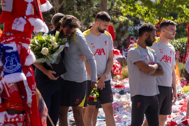 Andy Robertson's touching Mo Salah gesture spotted during Diogo Jota tribute