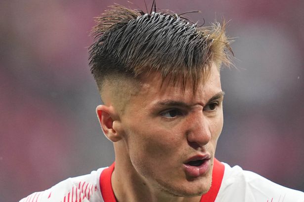 Man Utd risk repeating mistake with Benjamin Sesko as finger pointed at Old Trafford duo
