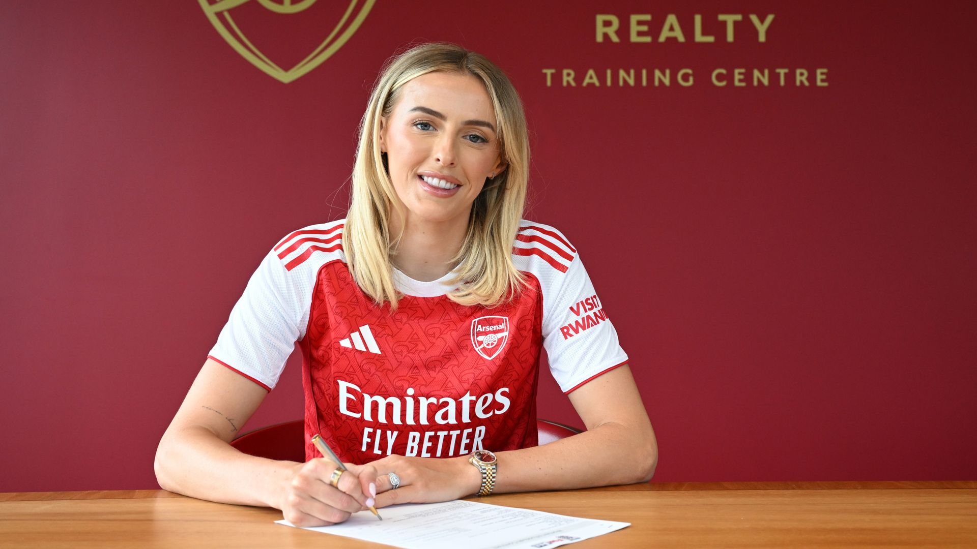 Arsenal sign Kelly on permanent deal after Man City exit
