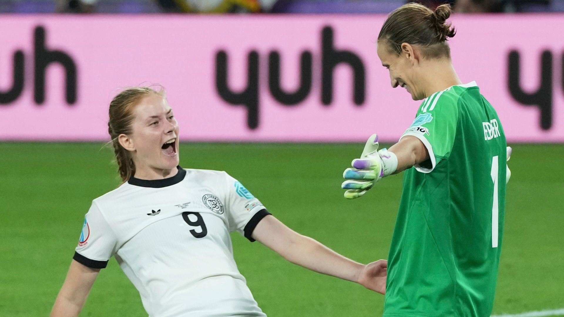 10-player Germany beat France on penalties to set up Spain semi