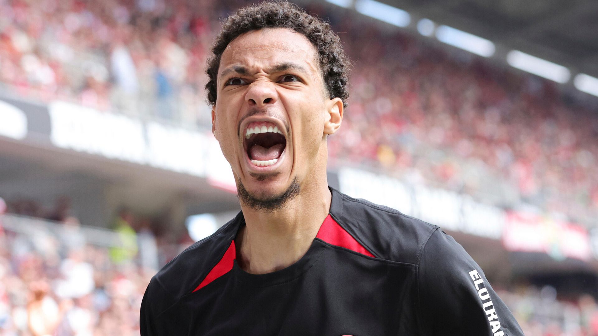 Newcastle step up interest in Frankfurt striker Ekitike