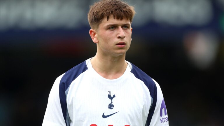 Rangers complete loan move for Spurs youngster Moore