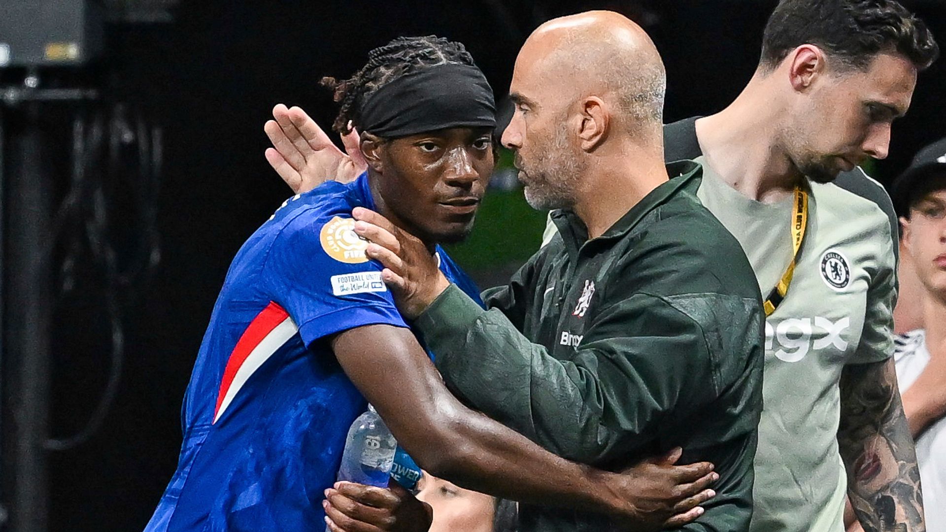 Madueke dealing with transfer 'noise' amid Arsenal https://www.skysports.com/football/news/11095/13393796/noni-madueke-transfer-chelsea-boss-enzo-maresca-has-no-doubts-over-forwards-mindset-despite-noise