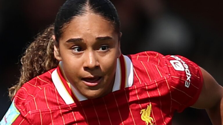 Arsenal agree world-record fee for Liverpool forward Smith